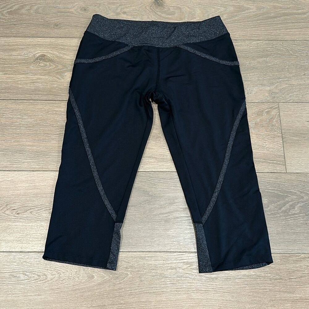 KIAVA Black Heathered Gray Cropped Active Workout Gym Running Capris Size Large‎
